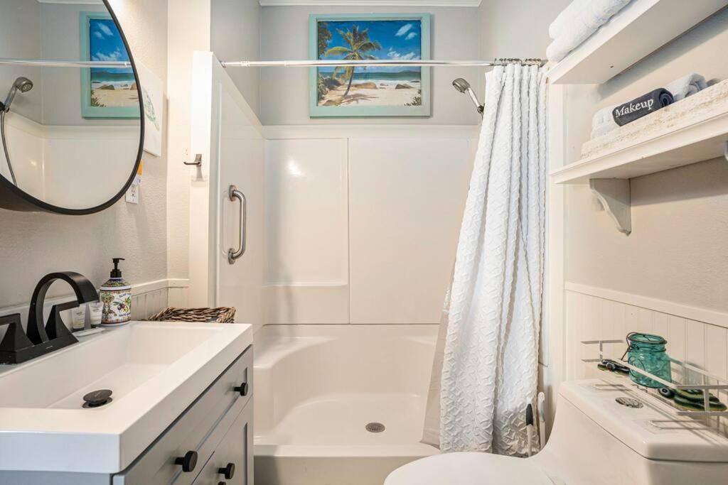 Beachy Bungalow! 2Bd, King Bed Galveston Exterior photo
