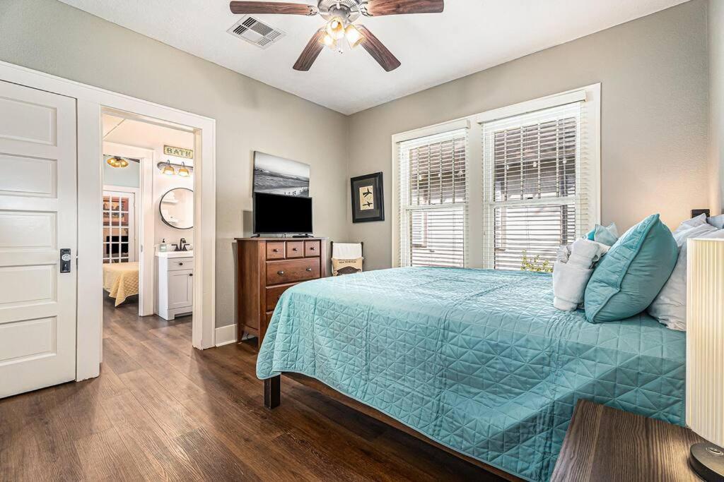 Beachy Bungalow! 2Bd, King Bed Galveston Exterior photo