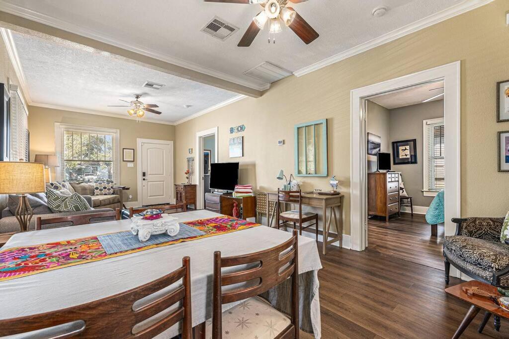 Beachy Bungalow! 2Bd, King Bed Galveston Exterior photo