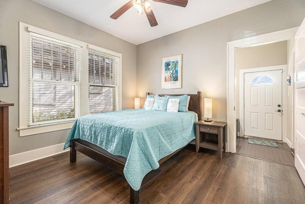 Beachy Bungalow! 2Bd, King Bed Galveston Exterior photo