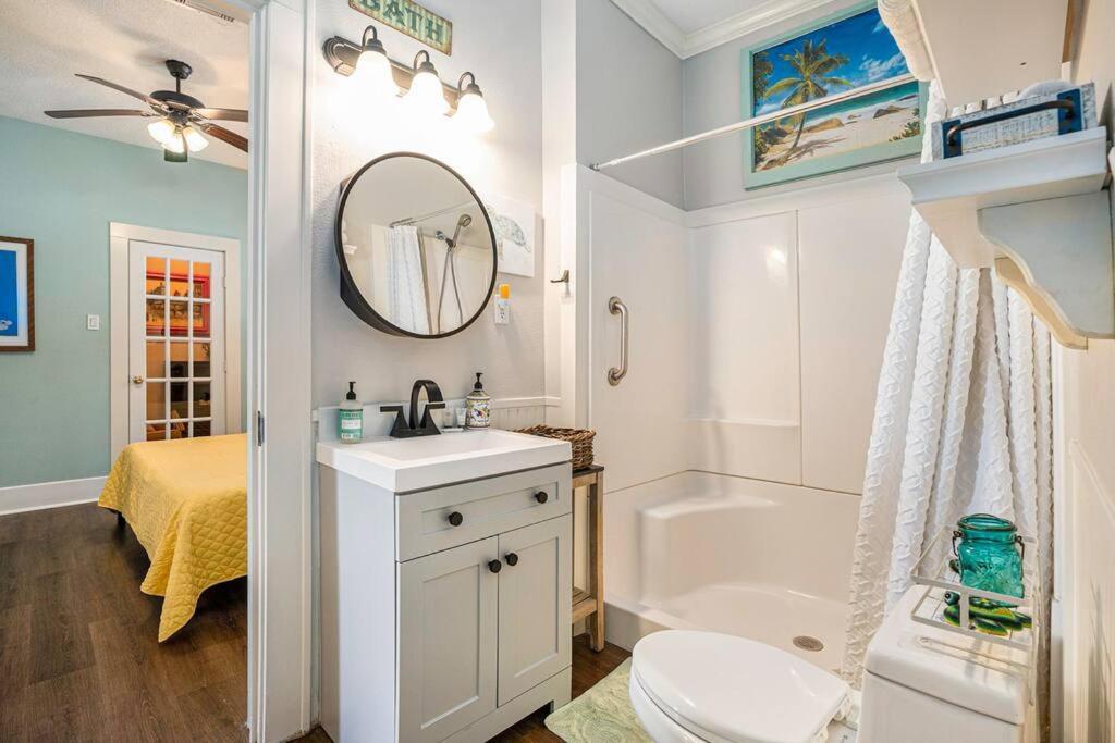 Beachy Bungalow! 2Bd, King Bed Galveston Exterior photo