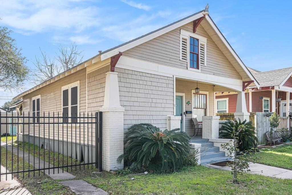 Beachy Bungalow! 2Bd, King Bed Galveston Exterior photo