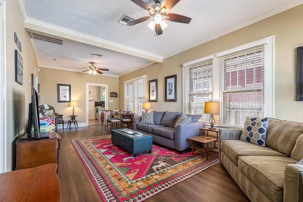 Beachy Bungalow! 2Bd, King Bed Galveston Exterior photo